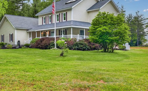 House in Hartford, Maine, United States 1