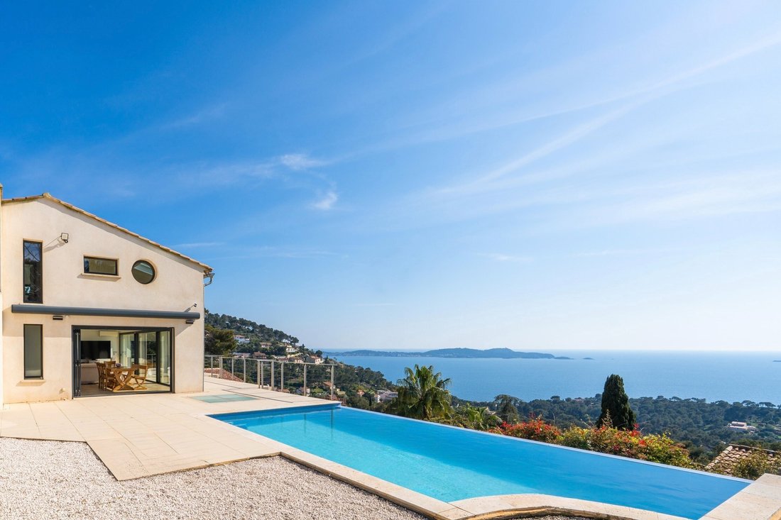 House in Carqueiranne, Provence-Alpes-Côte d'Azur, France 1 - 17552897