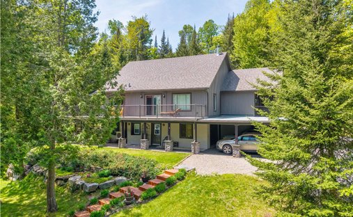 Villa in Rivière-Rouge, Quebec, Canada 1