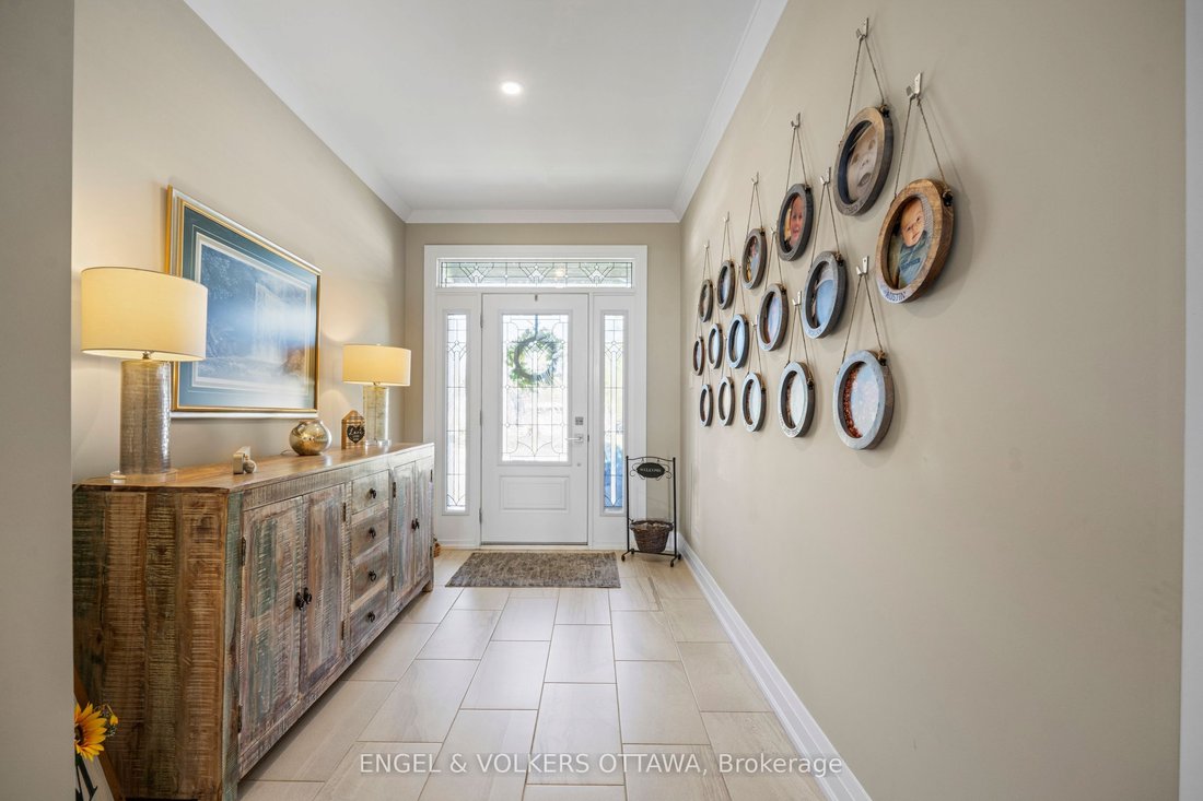 House in Kemptville, Ontario, Canada 3 - 18086555