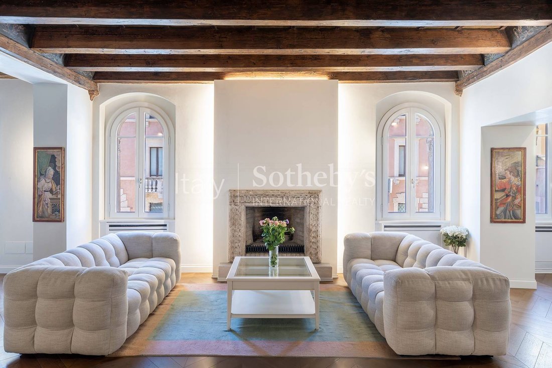 Apartment in Center, Verona, Veneto 2 - 17726318