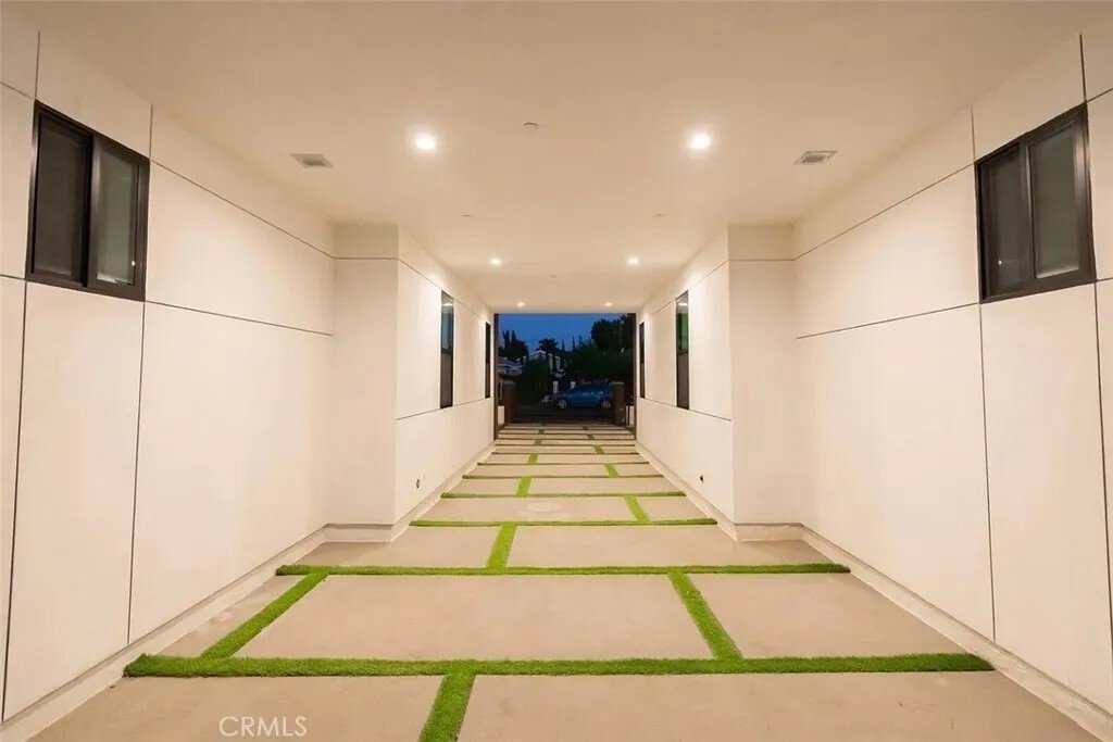 Los Angeles, California, United States 4 - 18081837