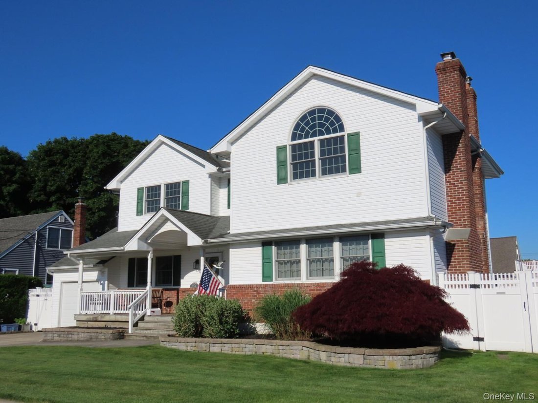 House in West Islip, New York, United States 1 - 18083935