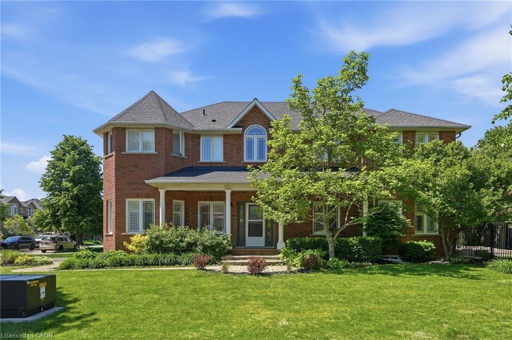 House in Hamilton, Ontario, Canada 4 - 18082475