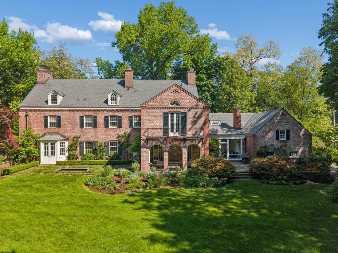 House in Village of Pelham, New York, United States 2 - 18084061