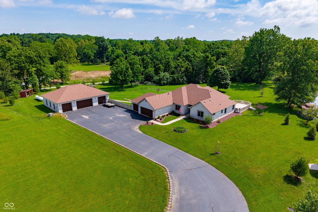 House in Trafalgar, Indiana, United States 5 - 18082545