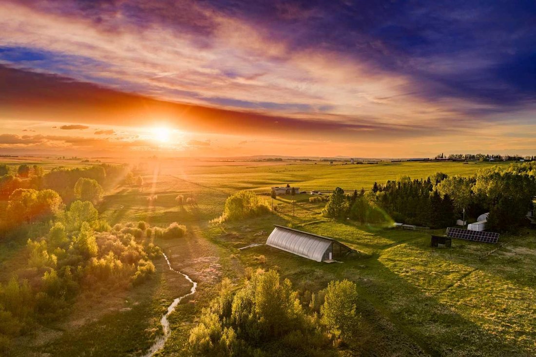 House in Calgary, Alberta, Canada 5 - 18083375