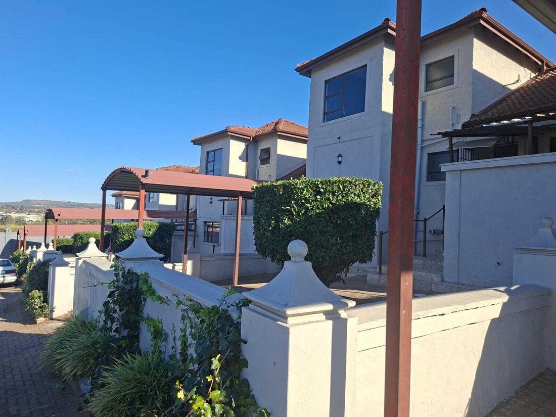 Townhouse in Amiel Park, Pioneer Park, KwaZulu-Natal 2 - 18083615