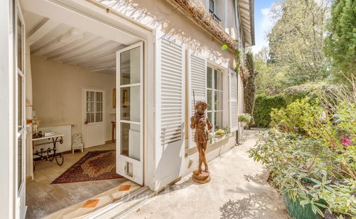 House in Bailly, Ile-de-France, France 1