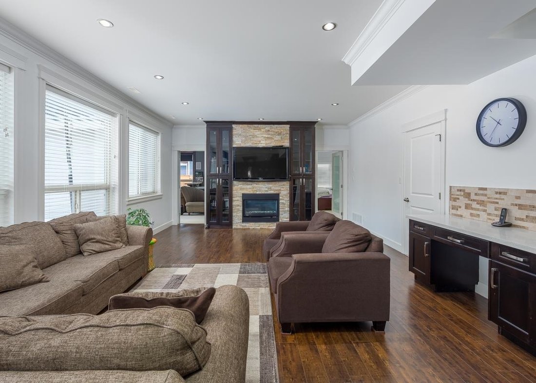 House in Squamish, British Columbia, Canada 3 - 18086705