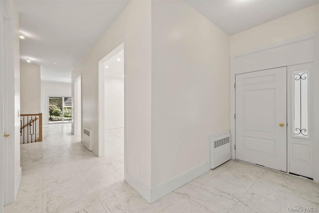Condo in Spring Valley, New York, United States 2 - 18082476