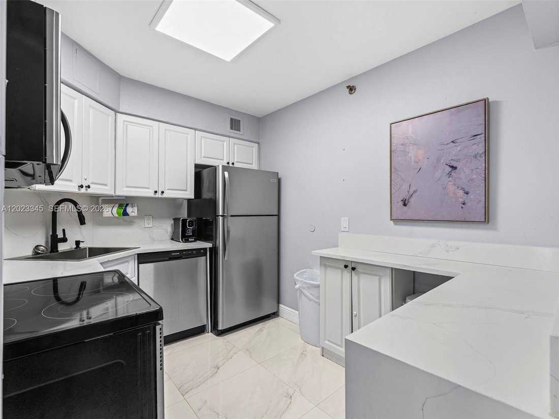 Condo in Miami Beach, Florida, United States 4 - 18082949