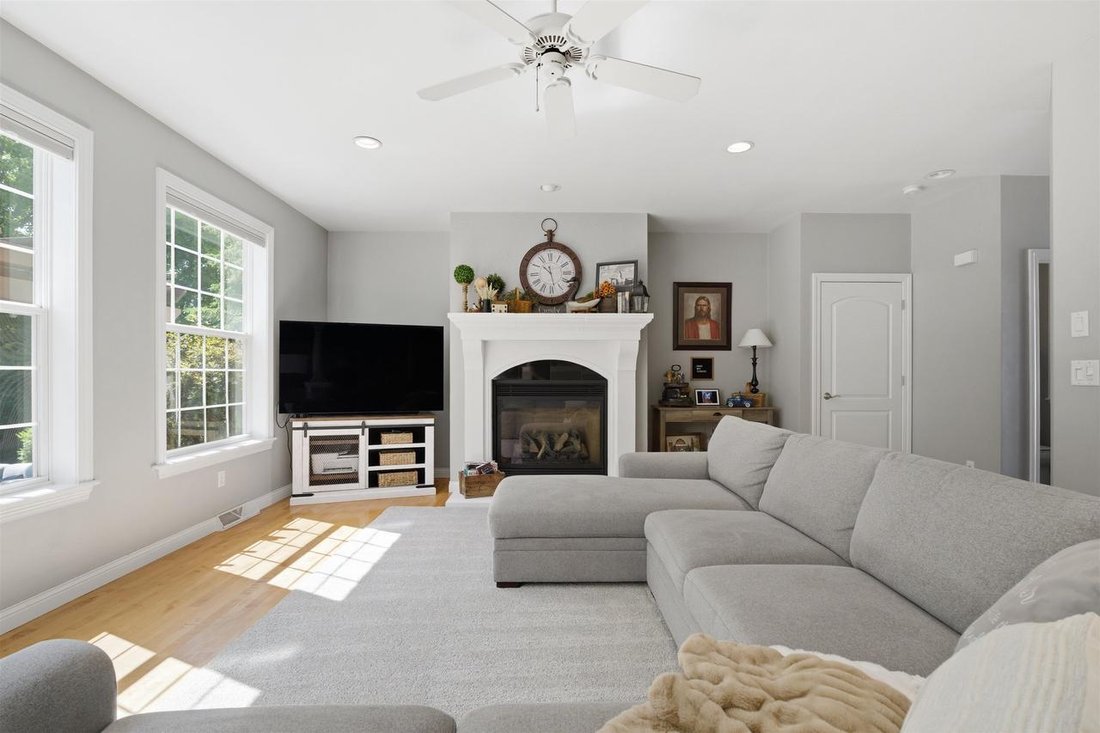 House in Neenah, Wisconsin, United States 4 - 18086443