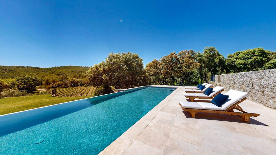 Villa in Beaumont-de-Pertuis, Provence-Alpes-Côte d'Azur, France 4 - 18083538