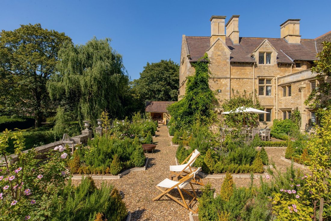 House in Brigstock, England 4 - 14569613