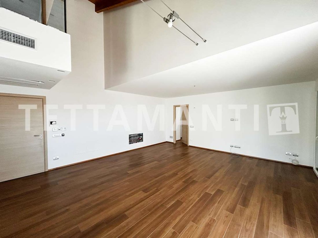 Villa in Oltrona di San Mamette, Lombardy, Italy 5 - 18085521