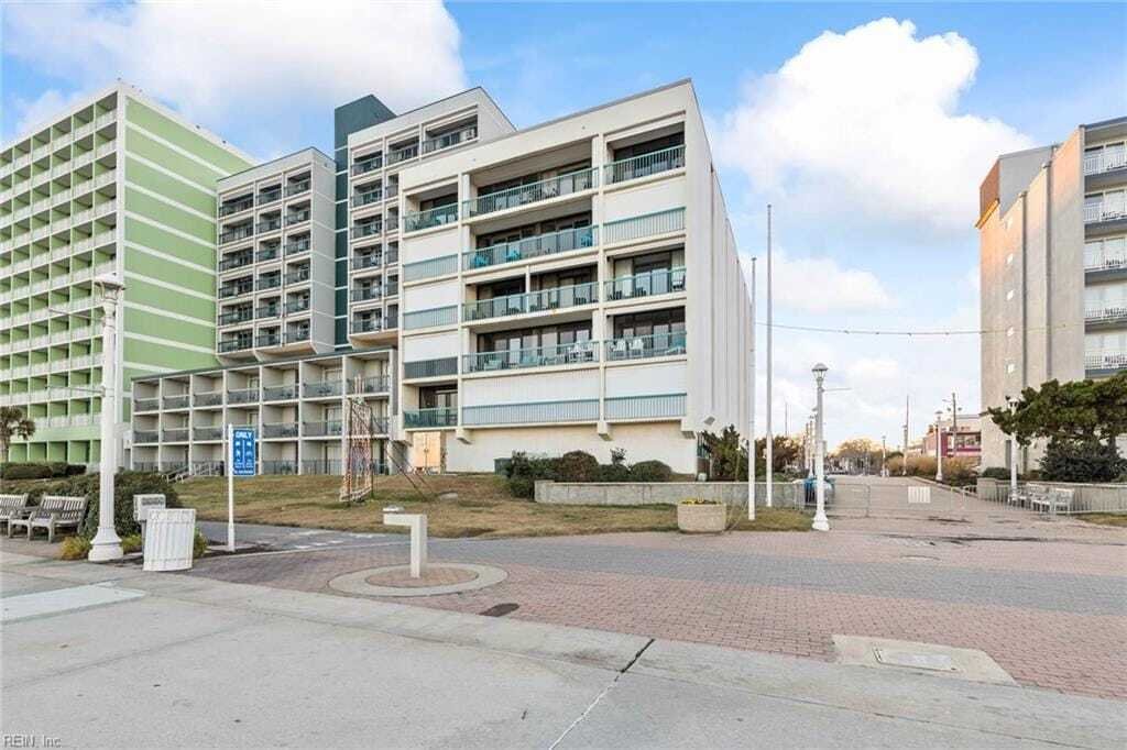 Condo in Virginia Beach, Virginia, United States 3 - 18086367