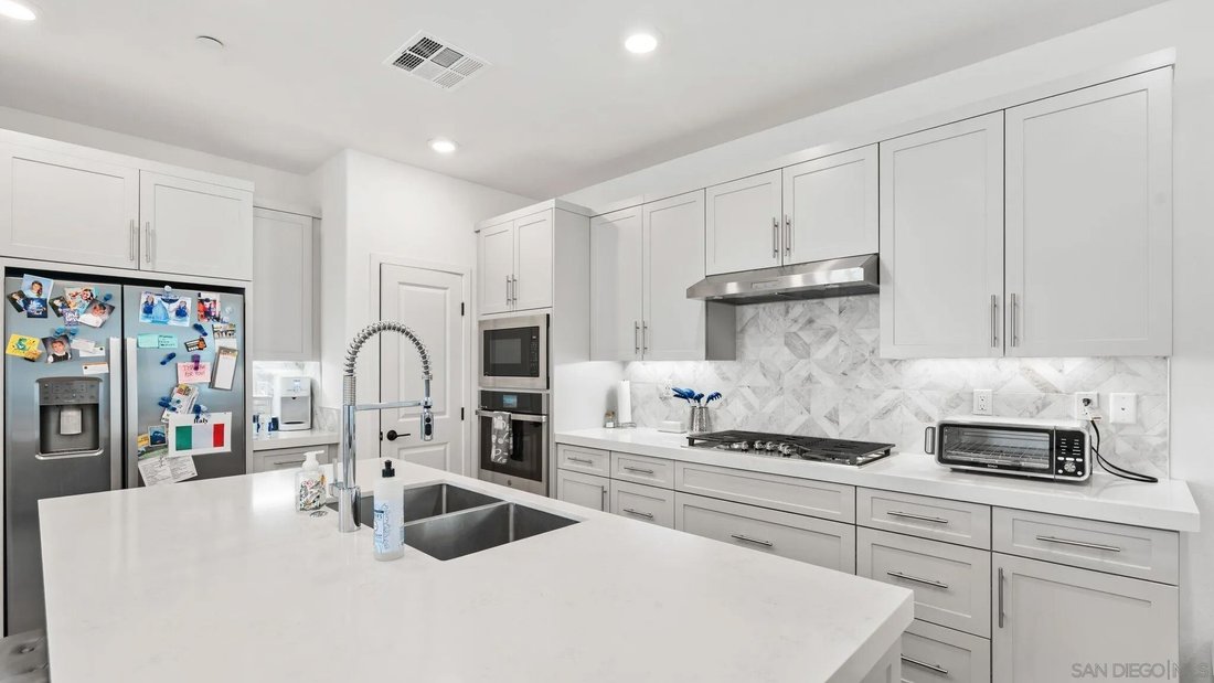 Condo in San Diego, California, United States 4 - 18085426