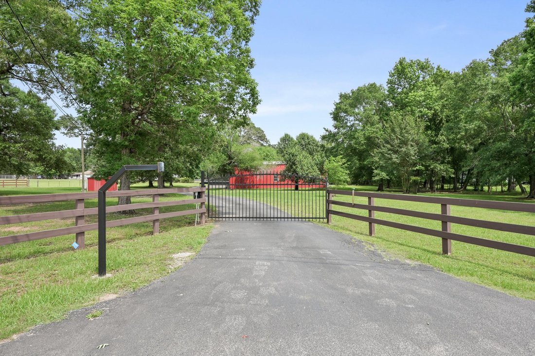 House in Montgomery, Texas, United States 2 - 18086163