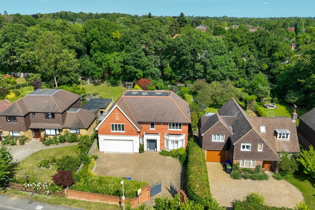 House in Beaconsfield, England 2 - 17485226