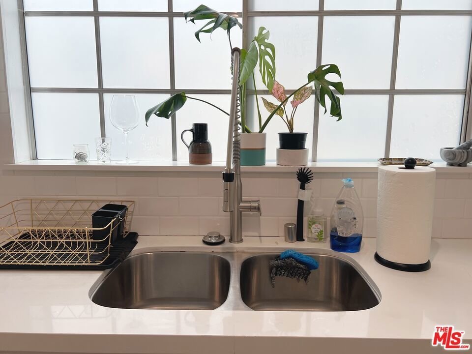 Condo in Los Angeles, California, United States 5 - 17424721
