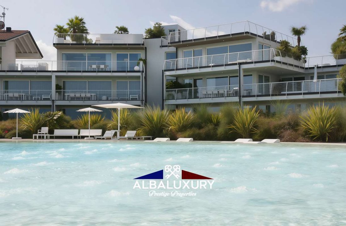 Apartment in Hill Zone, Padenghe sul Garda, Lombardy 1 - 18086254