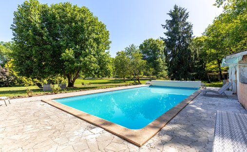House in La Brède, Nouvelle-Aquitaine, France 1