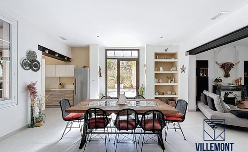 19th Century Bourgeois Residence In Vauvert