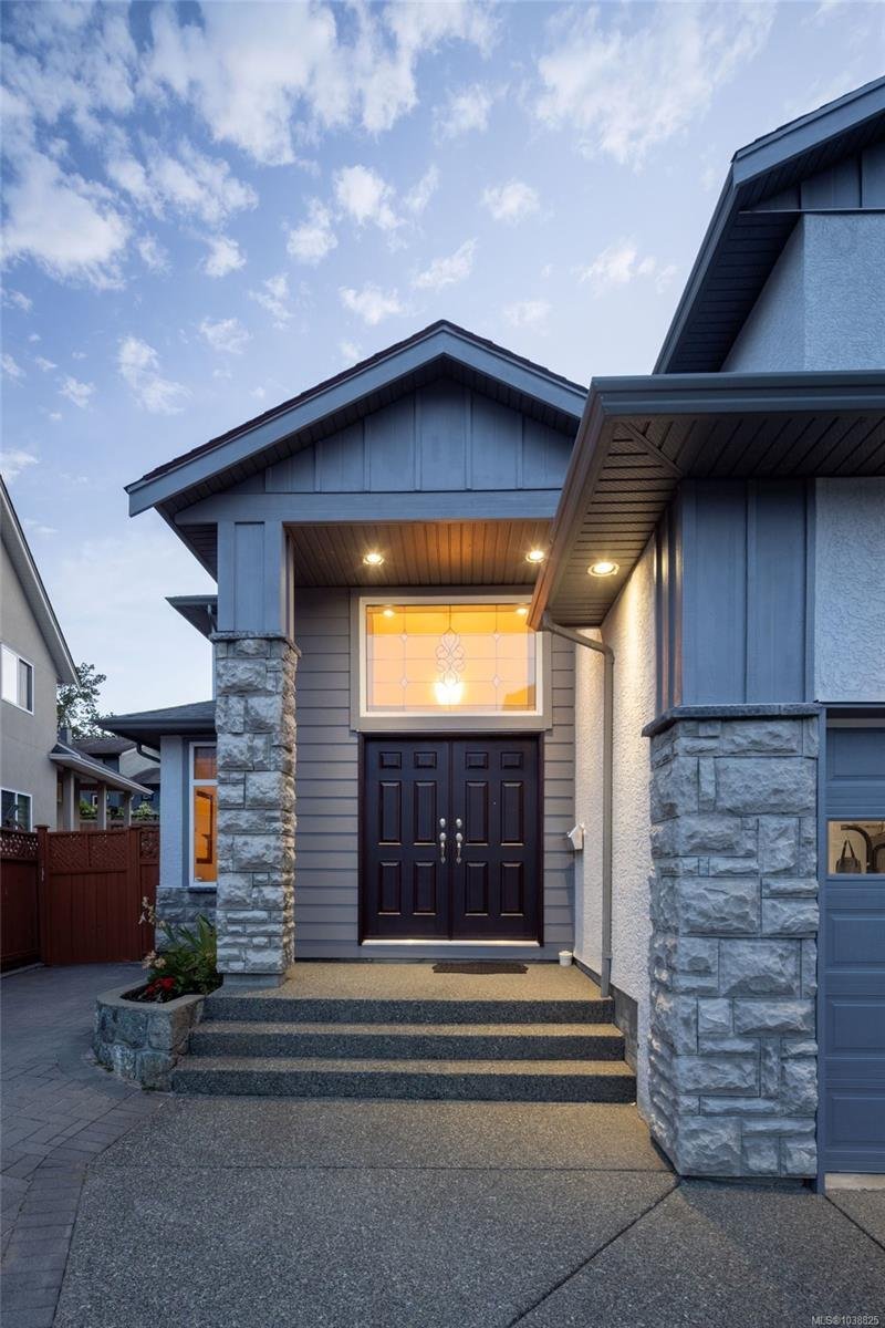 House in Saanich, British Columbia, Canada 4 - 18086678