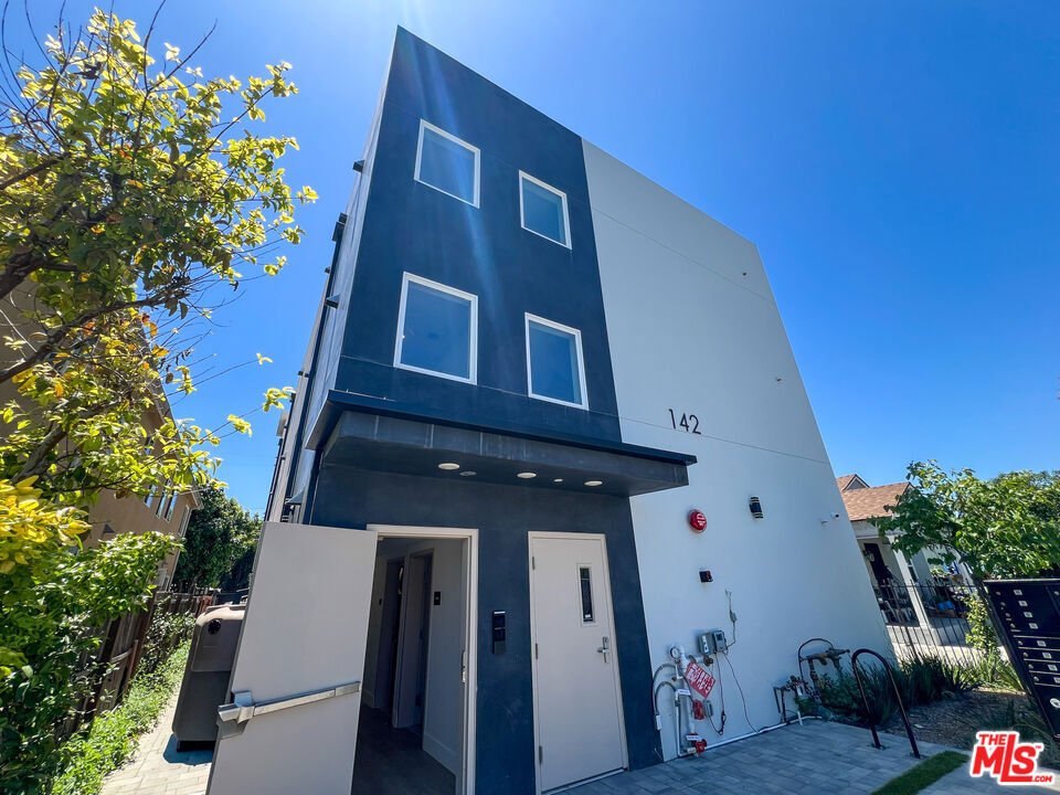 Los Angeles, California, United States 1 - 18086845