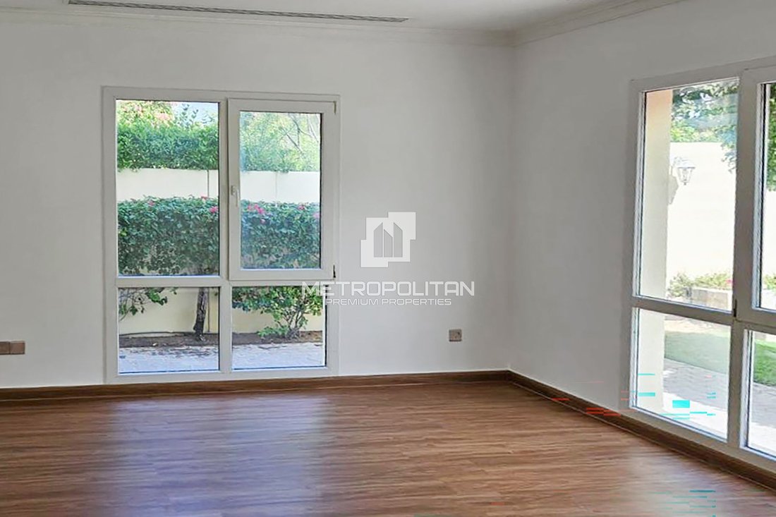 Villa in The Meadows, Dubai, United Arab Emirates 4 - 17691002