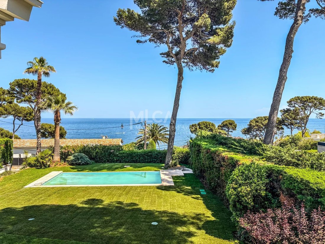 Villa in Antibes, Provence-Alpes-Côte d'Azur, France 1 - 18038503