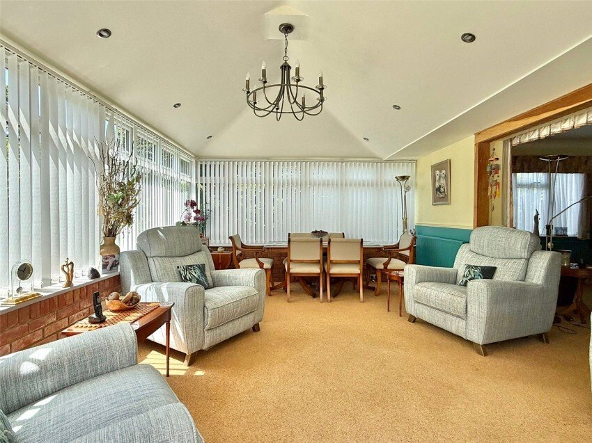 Chalet in Milford on Sea, England 3 - 18081215