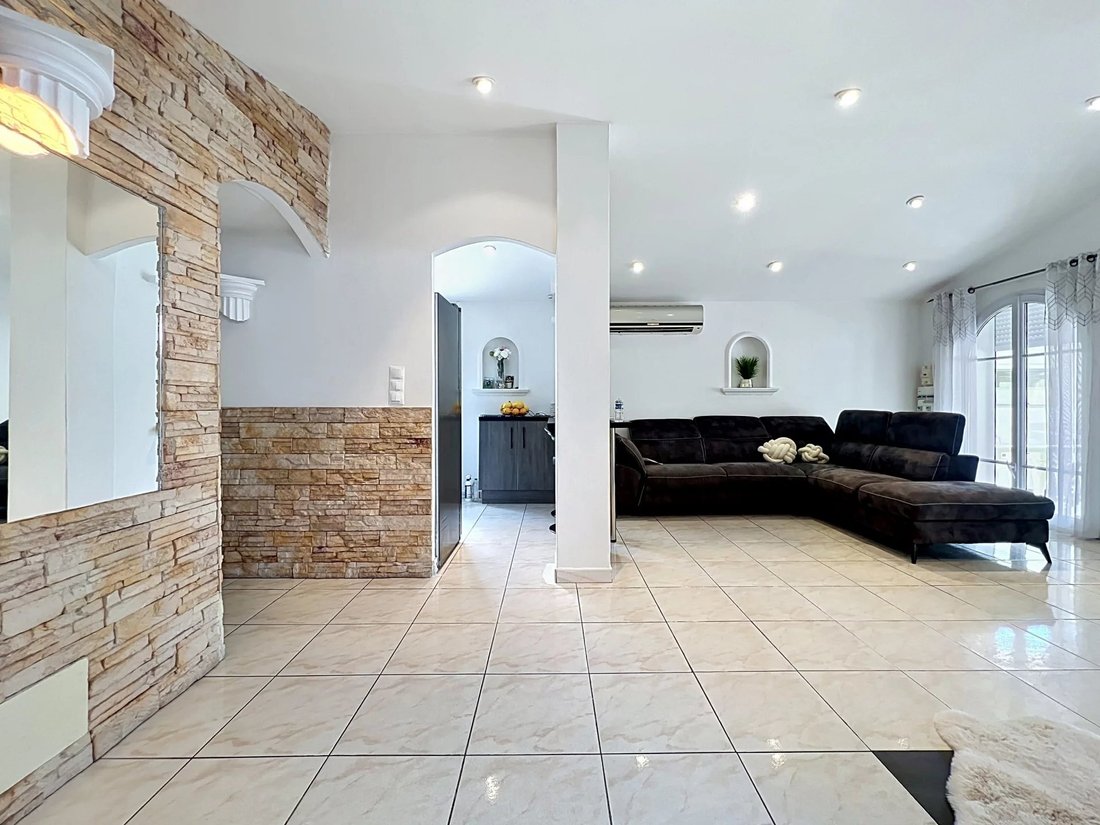 House in Esperes, Villeneuve-Loubet, France 3 - 16991054