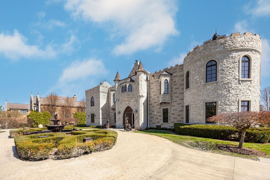 House in Oak Brook, Illinois, United States 2 - 18086186