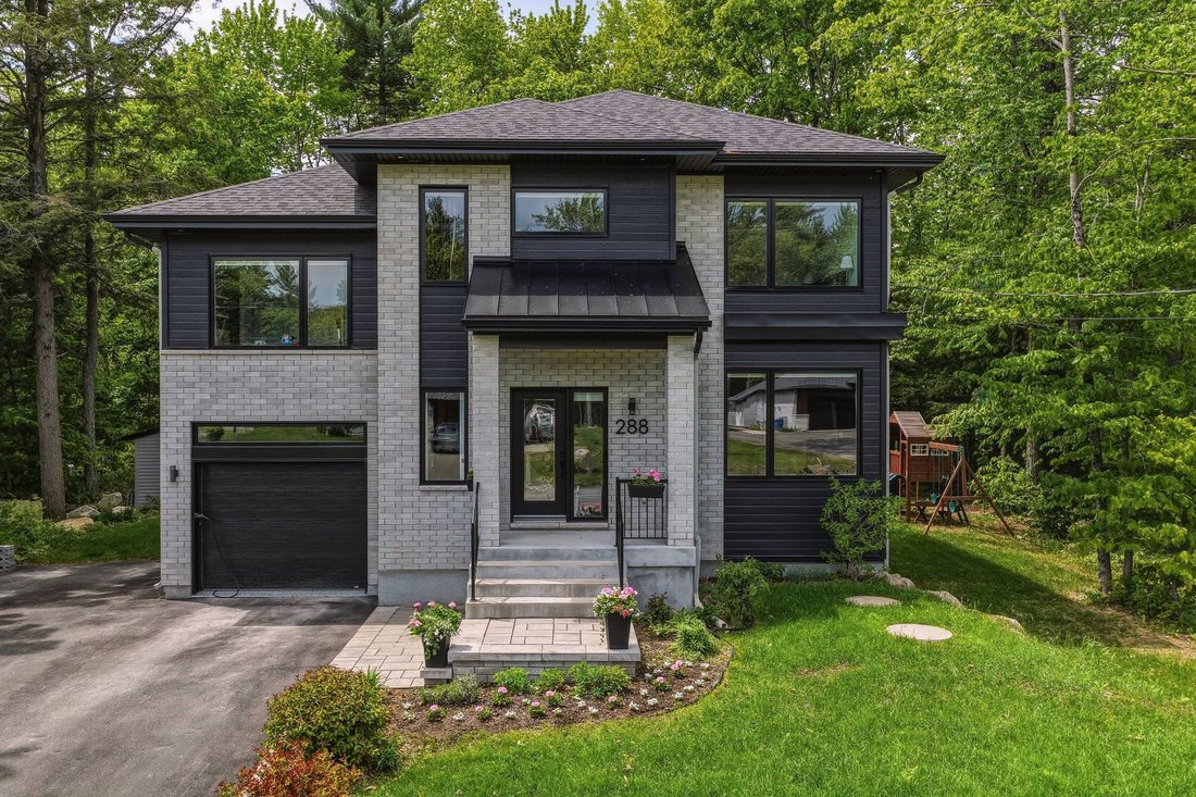 House in Saint-Colomban, Quebec, Canada 1 - 17970027