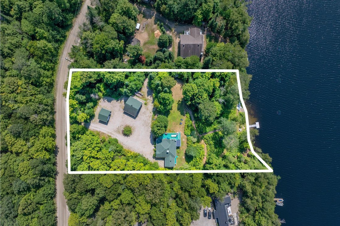 House in Lac-des-Plages, Quebec, Canada 2 - 18086849