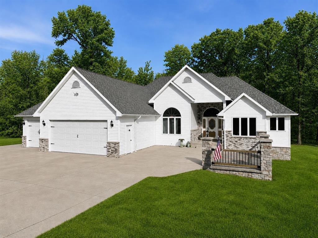 House in Cadott, Wisconsin, United States 1 - 17787650