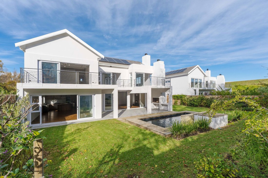 House in Erinvale Golf Estate, Cape Town, Western Cape 1 - 18085010
