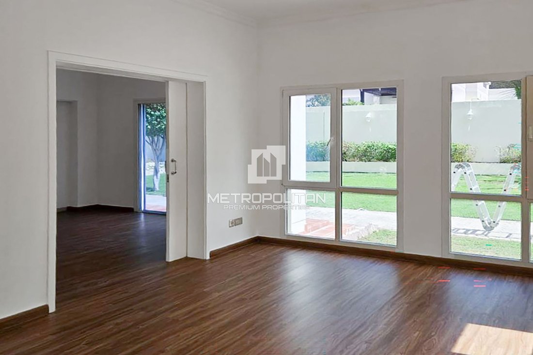Villa in The Meadows, Dubai, United Arab Emirates 1 - 17691002