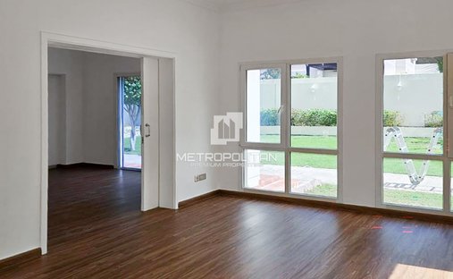 Villa in The Meadows, Dubai, United Arab Emirates 1