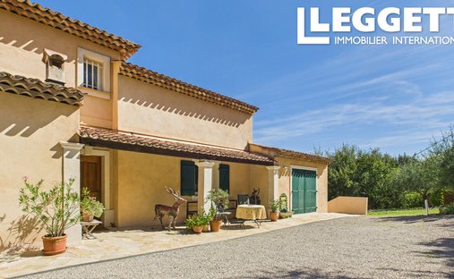 Villa in Le Cannet-des-Maures, Provence-Alpes-Côte d'Azur, France 1