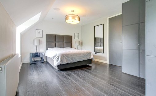 Apartment in Swiss Cottage, Camden, England 1