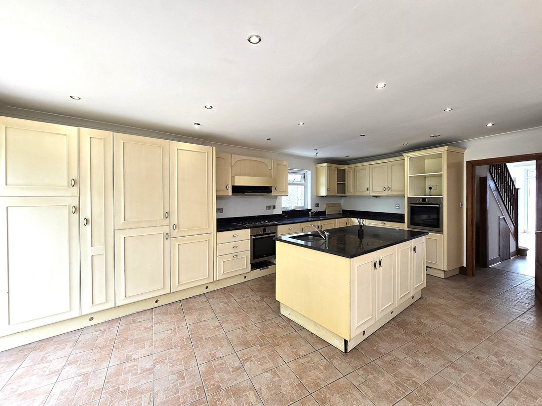 House in Barnet, England 2 - 18081203