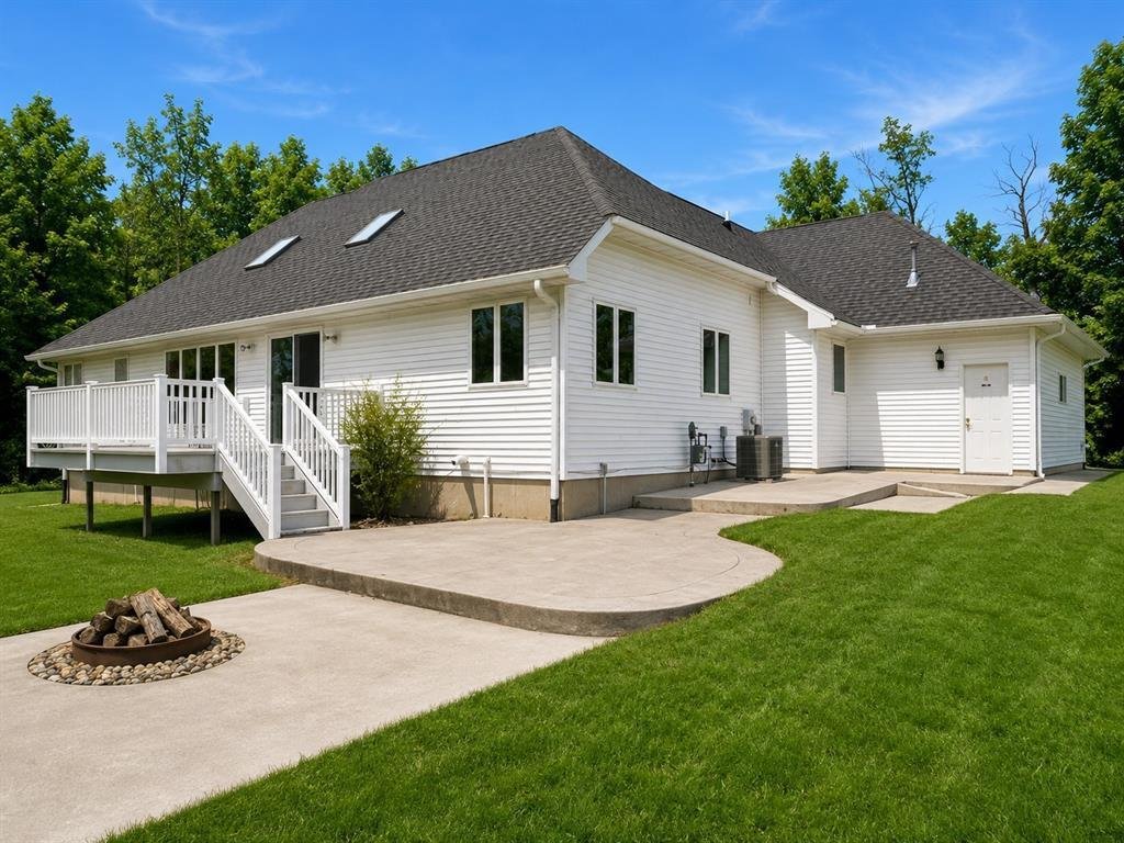 House in Cadott, Wisconsin, United States 2 - 17787650