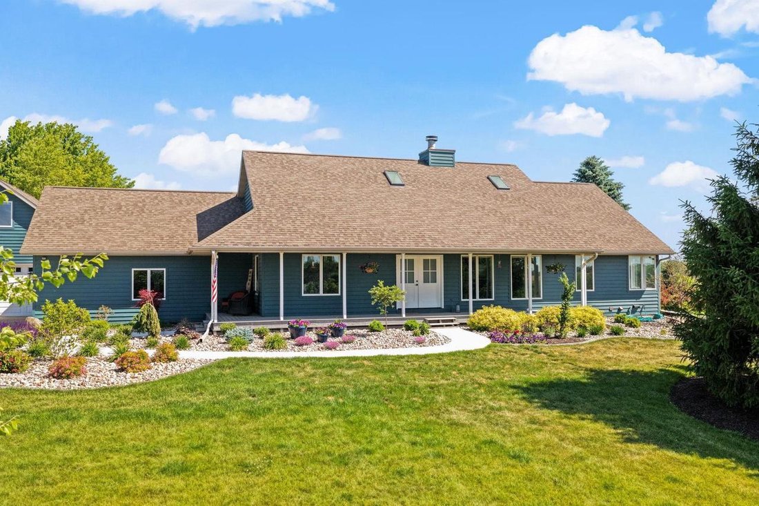 House in New Glarus, Wisconsin, United States 1 - 18081593