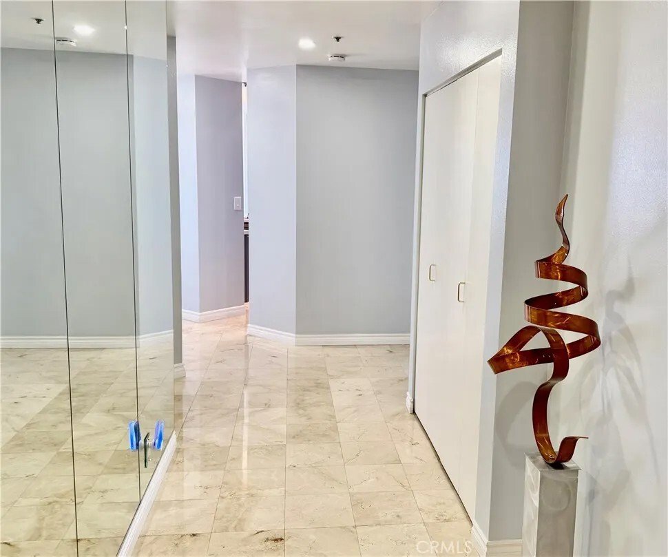 Condo in Signal Hill, California, United States 3 - 17855411