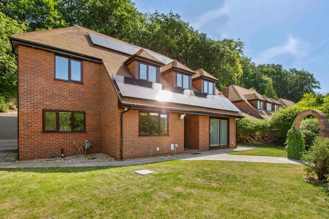 House in Loudwater, England 2 - 18081263