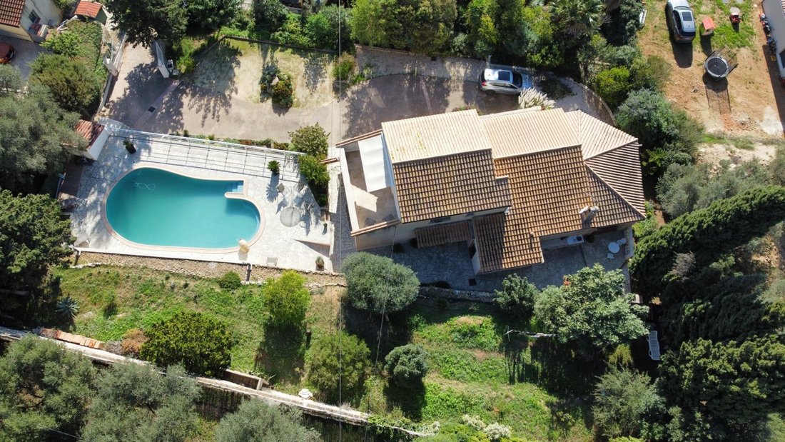 House in Nord Est, Ollioules, France 3 - 18084032