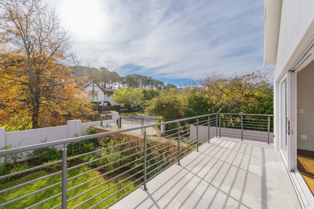 House in Erinvale Golf Estate, Cape Town, Western Cape 2 - 18085010